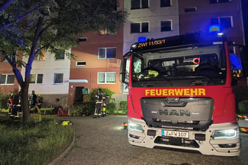 Feuerwehreinsatz wegen Kellerbrand: Mehrere Menschen ins Krankenhaus gebracht