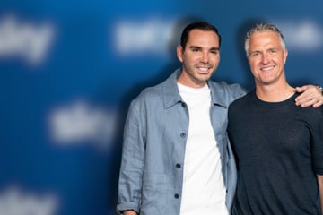 Mit neuem Gesicht und im Partnerlook: Ralf Schumacher und Étienne haben Ja gesagt