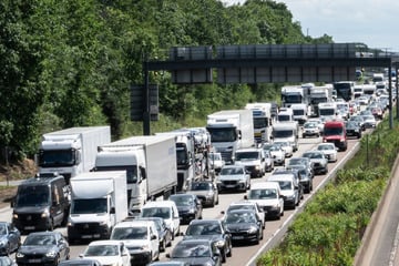Autofahrer brauchen Geduld: Verkehr auf der A13 wegen Hitze-Schäden ausgebremst