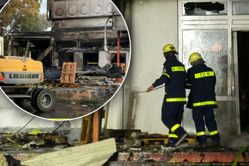 Frühere Markthalle in Flammen: Wurde hier mit Pyrotechnik gezündelt?
