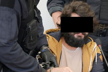 Er erstach seinen Mitbewohner und verging sich an der Leiche: Lange Haft für Messer-Killer