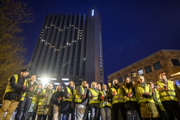 Chemnitz: Emotionaler Abschied: Lichterkette gegen das Aus des Congress Hotels
