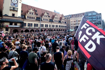Leipzig: "Es braucht eine starke Zivilgesellschaft": Tausende demonstrieren in Leipzig gegen die AfD