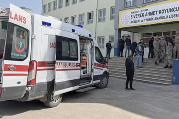 Ex-Schüler schießt an türkischem Gymnasium um sich: Mindestens 16 Verletzte