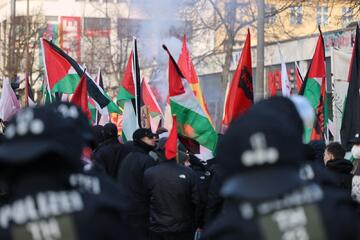 Kameramann angegriffen: Pro-Palästina-Demo zieht in Richtung Leipziger Innenstadt