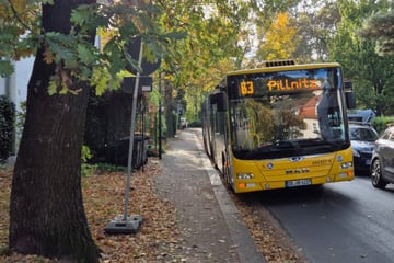 Bus und Auto kollidieren in Dresden-Loschwitz