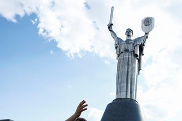 Ukraine-Krieg: "Mutter-Heimat"-Statue nach russischem Angriff beschädigt