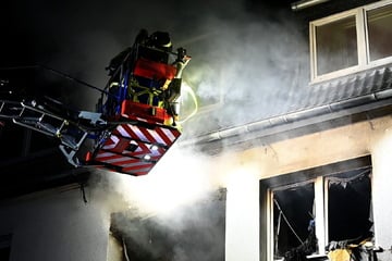 Hamburg: Anwohner hören lauten Knall, Sekunden später steht eine Wohnung in Flammen