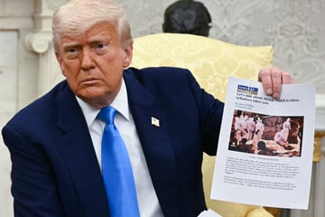 Trump makes embarrassing mix-up while trying to prove South African "genocide"