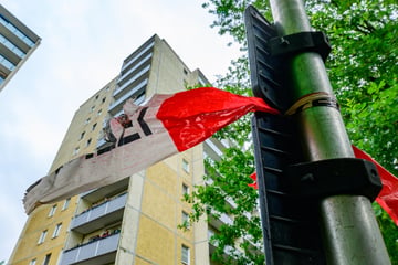 Sechsjähriger stürzt aus Hochhaus: Polizei sucht dringend Zeugen!