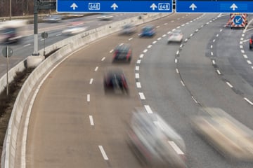 Autofahrer handelt völlig fahrlässig und bringt Kinder in große Gefahr