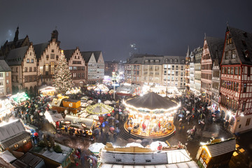 Frankfurt: Musikalischer Auftakt: Frankfurter Weihnachtsmarkt öffnet seine Pforten