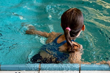 Mit Ballspiel gelockt: 83-Jähriger soll Kind in Thermalbad sexuell bedrängt haben