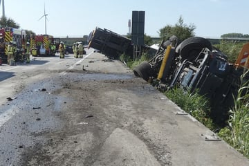 Heftiger Unfall auf der A27: Laster stürzt von Moorbrücke, stundenlange Vollsperrung