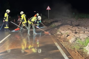 Extremes Wetter: Gewitterzelle entlädt sich, Feuerwehr gefordert