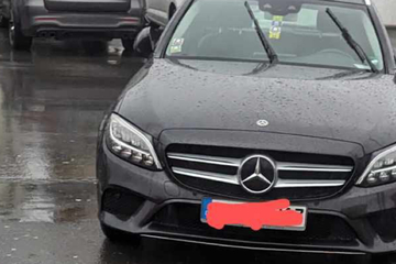 Bild von Mercedes auf Kaufland-Parkplatz erhitzt die Gemüter: "Der Stern erlaubt doch alles ..."
