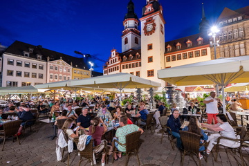 Chemnitz: Rekord-Besucherzahlen beim Weinfest: Chemnitz hat wieder ein "Wohnzimmer"