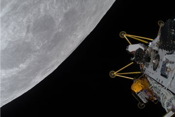 Deja vu on the Moon: Private spaceship makes wonky landing – again