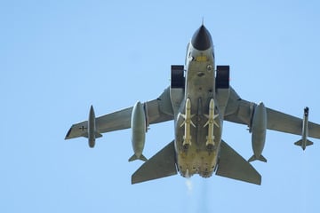 Zwei Tornado-Kampfjets unterwegs: So schnell donnerten Maschinen über sächsische Stadt hinweg