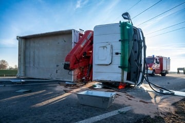 Leipzig: Umgekippter Lkw sorgt für Vollsperrung auf B2