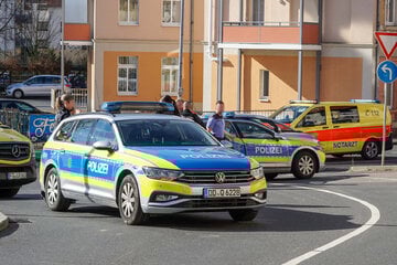 Mann hantiert auf offener Straße mit Messer: Festnahme