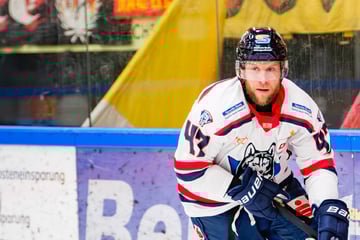 Eishockey-Profi aus Kassel wechselt seine Trikotnummer, dahinter steckt ein bewegendes Schicksal