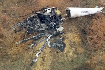 Helikopter krachen in Luft zusammen: Pilot kommt ums Leben