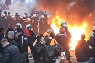 Böller-Einsatz und offenes Feuer bei "Gen Z regelt"-Demo, Polizei muss einschreiten