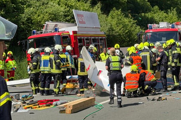 Flugzeugabsturz auf A45! Pilot (†45) kommt ums Leben