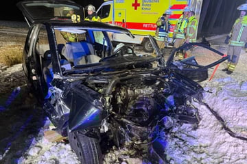 Sechs Verletzte bei Frontalcrash: Schneeverwehung bringt Auto ins Schleudern