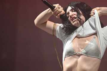 Lorde rocks out at Glastonbury music festival with showstopping "surprise set"