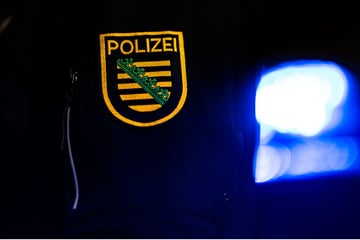 Dresden: Spiegel abgetreten, Autos beschmiert: 13 Fahrzeuge in Dresden beschädigt