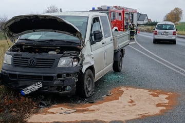 Crash zwischen Transporter und VW Touran in Bannewitz: B170 gesperrt