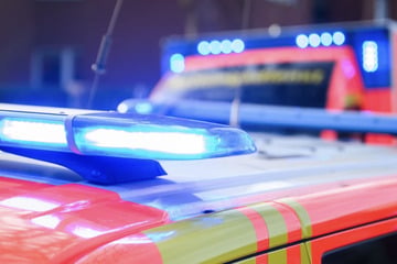 Fahrer schwer verletzt, weil Senior (80) mit seinem Volkswagen in den Gegenverkehr abdriftet
