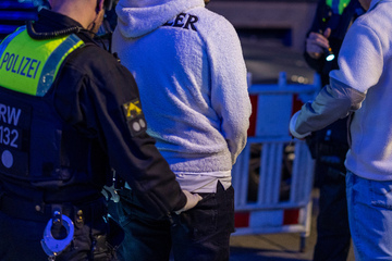 Messergewalt wird zu einem Problem: Polizeikontrollen am Samstagabend in NRW-Partyzonen