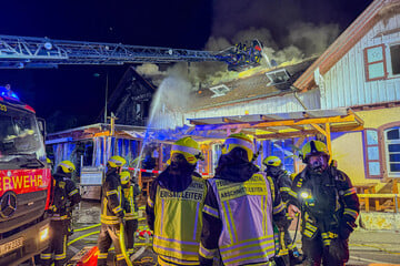 Stuttgart: Brand in ehemaligem Bahnhofsgebäude legt Zugverkehr lahm