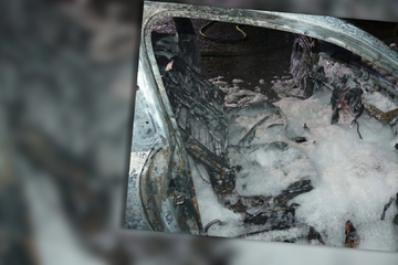 Räuber brechen in Apotheke ein und stehlen Auto: Wenig später ist es vollständig ausgebrannt