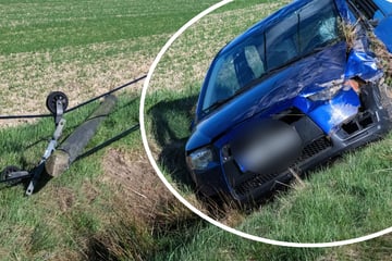 Mitsubishi kommt von Straße ab und fährt Telefonmast um