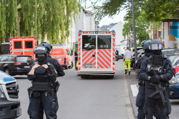 Köln: Polizei-Einsatz in Köln! Spezialeinheit überwältigt Mann (45) mit Waffe