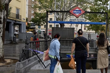 An U-Bahn-Station: Mann verpasst Baby mehrere Schläge auf den Kopf!