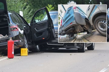 Heftiger Domino-Unfall in Sachsen: Mehrere Fahrzeuge beschädigt, zwei Verletzte