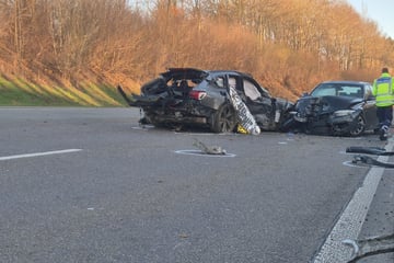 Unfall A1: Schwerer Unfall auf A1: Auto kommt ins Schleudern, dann kracht weiteres in den Wagen