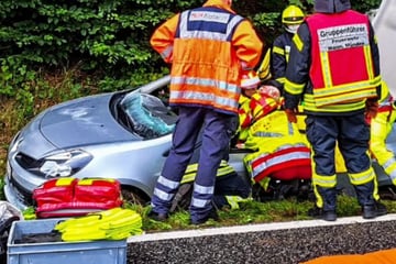 BMW-Mini-Fahrer flieht nach Unfall: Renault-Fahrer bleibt schwer verletzt zurück