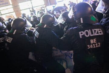 Anti-Polizei-Demo eskaliert: Böller, Hassparolen und Körperverletzung