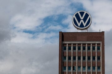 Wegen Kürzungen: Betriebsräte klagen gegen Volkswagen