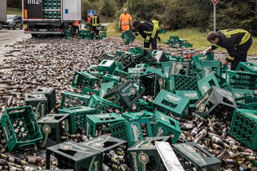 Hopfen und Malz verloren: Lkw verliert mindestens 100 Kästen Bier