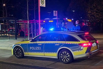 Mann bedroht Busfahrer mit Messer: Jugendliche greifen ein und verhindern Schlimmeres