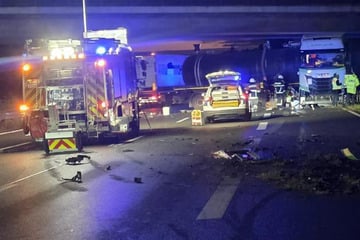 Unfall A9: 100.000 Euro Schaden und Vollsperrung nach Lkw-Crash auf A9