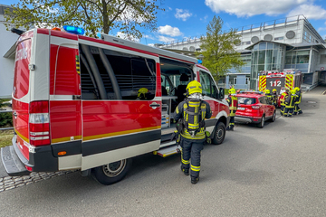 Deckenstrahler brennt: Feuerwehreinsatz in Klinikum