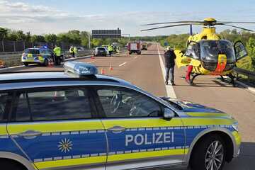 Unfall A9: A9 gesperrt: Mehrere Autos krachen zusammen, Hubschrauber im Einsatz